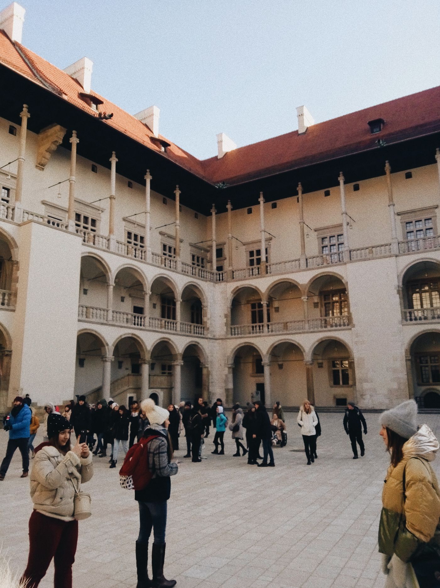 Wawelský hrad v Krakově – nádvoří s historickými arkádami